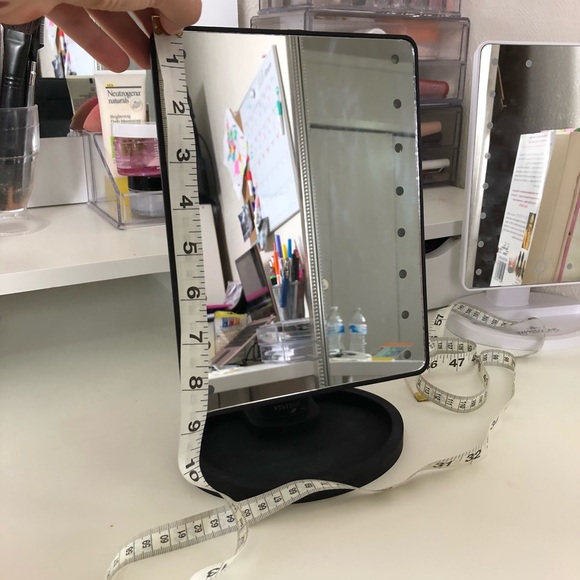 LIKE NEW LED Vanity mirror 360 rotation - Picture 8 of 8